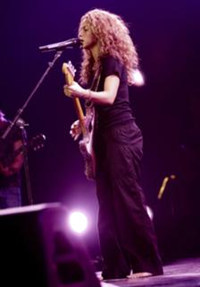 Shakira feet photo thumbnail