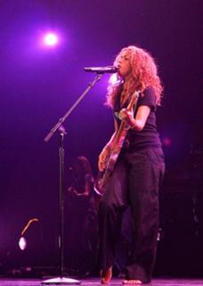 Shakira feet photo thumbnail