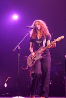 Shakira feet photo thumbnail
