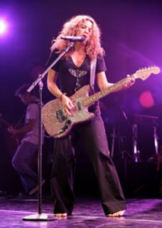 Shakira feet photo thumbnail