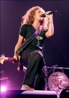 Shakira feet photo thumbnail