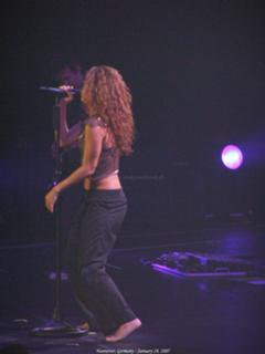 Shakira feet photo thumbnail