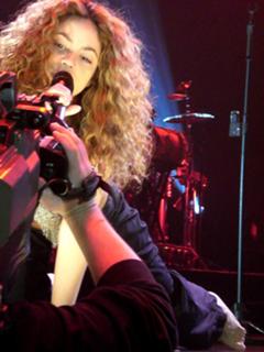 Shakira feet photo thumbnail