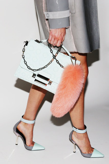 Kendall Jenner feet photo thumbnail
