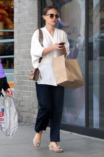 Natalie Portman feet photo thumbnail
