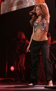 Shakira feet photo thumbnail