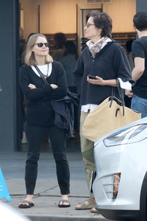 Jodie Foster feet photo thumbnail