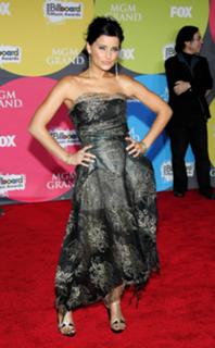 Nelly Furtado feet photo thumbnail