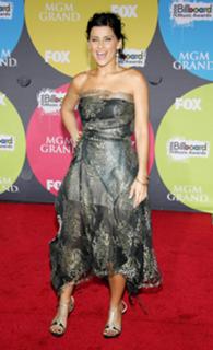 Nelly Furtado feet photo thumbnail