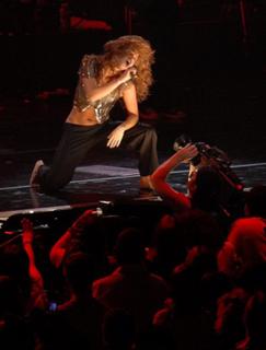 Shakira feet photo thumbnail