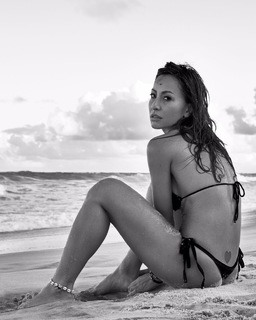 Sabrina Sato feet photo thumbnail