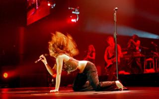 Shakira feet photo thumbnail