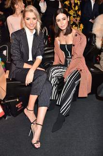 Lena Gercke feet photo thumbnail