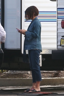 Sandra Bullock feet photo thumbnail