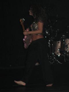 Shakira feet photo thumbnail
