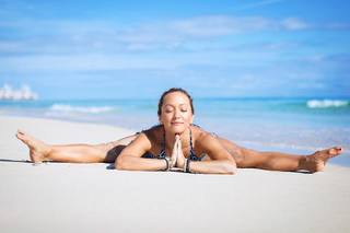 Kino MacGregor feet photo thumbnail