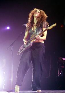 Shakira feet photo thumbnail