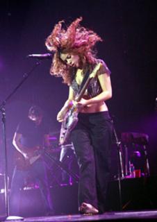 Shakira feet photo thumbnail