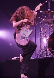 Shakira feet photo thumbnail