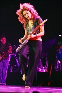 Shakira feet photo thumbnail