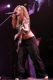 Shakira feet photo thumbnail