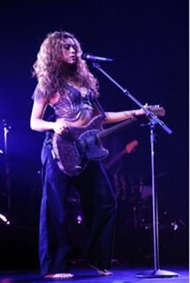 Shakira feet photo thumbnail