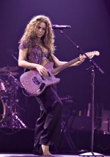 Shakira feet photo thumbnail