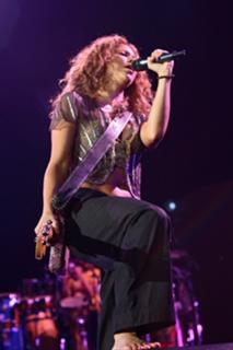 Shakira feet photo thumbnail