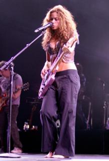 Shakira feet photo thumbnail
