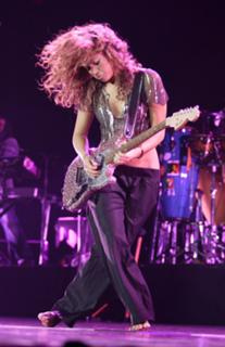 Shakira feet photo thumbnail