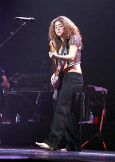 Shakira feet photo thumbnail