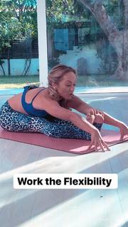 Kino MacGregor feet photo thumbnail