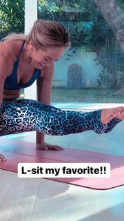 Kino MacGregor feet photo thumbnail