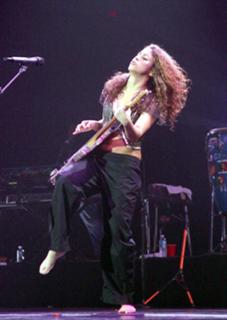 Shakira feet photo thumbnail