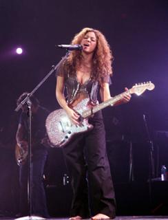 Shakira feet photo thumbnail