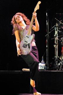 Shakira feet photo thumbnail