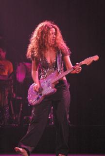 Shakira feet photo thumbnail
