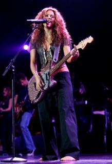 Shakira feet photo thumbnail