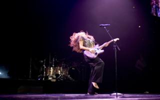 Shakira feet photo thumbnail