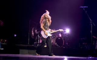 Shakira feet photo thumbnail