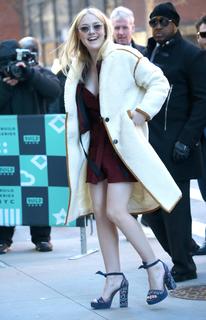Dakota Fanning feet photo thumbnail