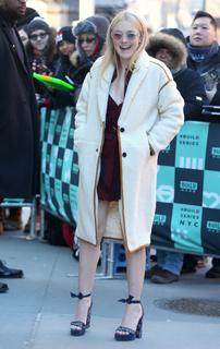 Dakota Fanning feet photo thumbnail
