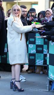 Dakota Fanning feet photo thumbnail