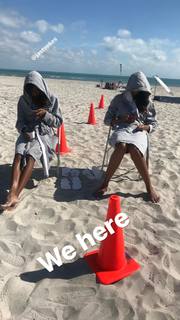Lais Ribeiro feet photo thumbnail