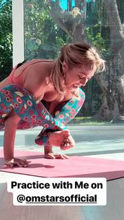 Kino MacGregor feet photo thumbnail
