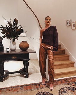Rosie Huntington-Whiteley feet photo thumbnail