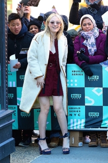 Dakota Fanning feet photo thumbnail