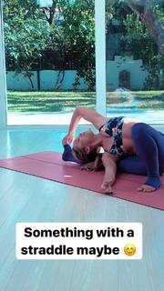 Kino MacGregor feet photo thumbnail