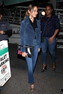 Jamie Chung feet photo thumbnail