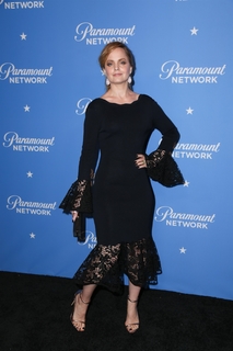 Mena Suvari feet photo thumbnail
